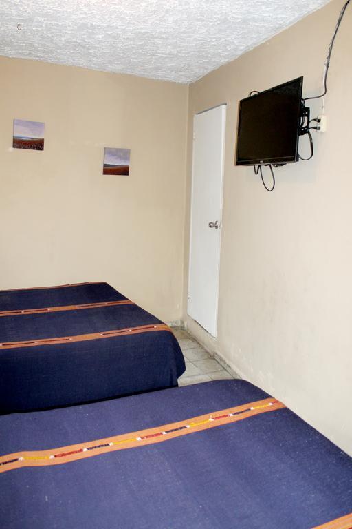 Ximenas Guest House Сан Салвадор Екстериор снимка