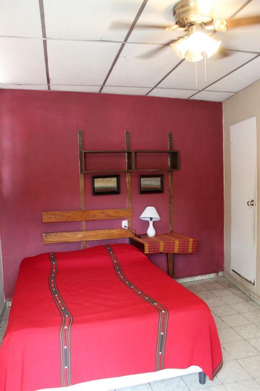 Ximenas Guest House Сан Салвадор Екстериор снимка
