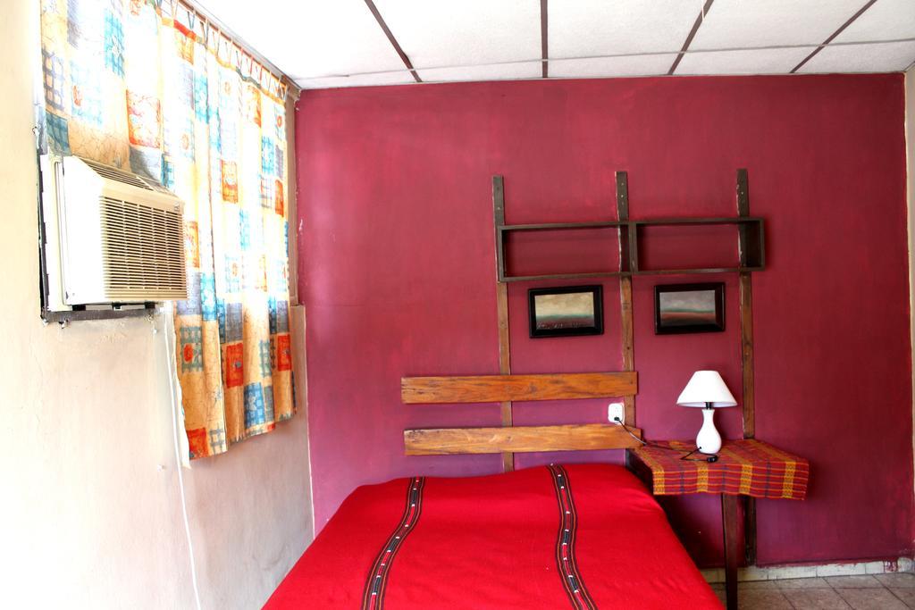 Ximenas Guest House Сан Салвадор Екстериор снимка